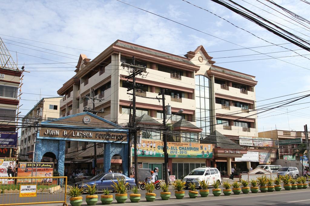 La Fiesta Hotel Iloilo City Exterior photo